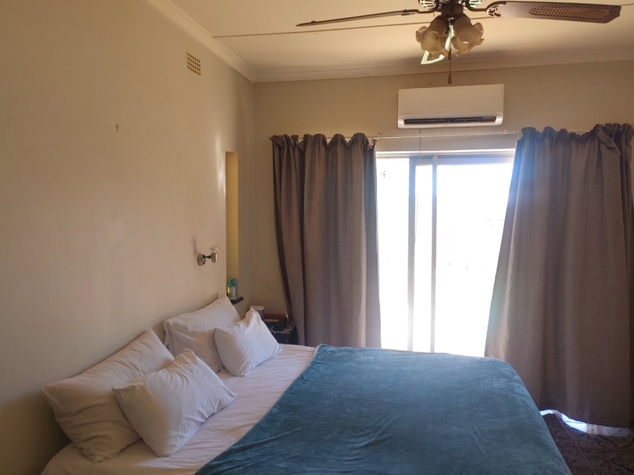 4 Bedroom Property for Sale in Heuwelsig Northern Cape